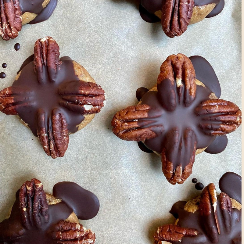 Pecan Date Turtles